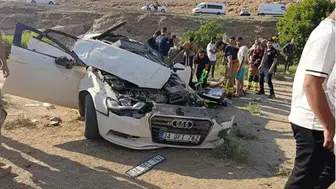 Şırnak'ta feci kaza : Otomobil şarampole devrildi, 4 kişi ağır yaralandı