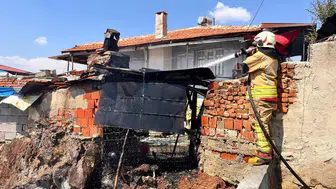 Manisa Kula'da korkutan yangın : Bahçedeki fırın küle döndü