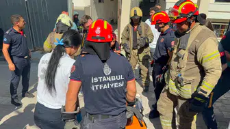 Avcılar'da kentsel dönüşüm sırasında işçinin üzerine moloz düştü