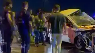 Bursa'da otomobil refüje çarptı : Genç sürücü hayatını kaybetti
