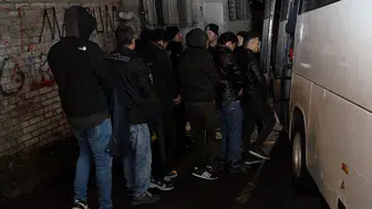 İzmir Çeşme'de 10'u çocuk 22 düzensiz göçmen yakalandı
