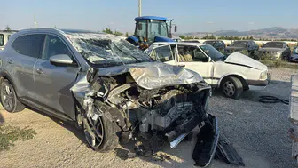 Afyonkarahisar'da iki otomobil çarpıştı : 1 ölü, 7 yaralı