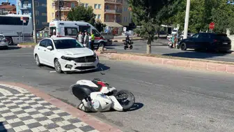 Kütahya'da otomobil ile çarpışan motosiklet sürücüsü yaralandı