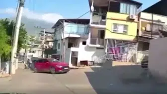 Hatay İskenderun'da otomobil kontrolden çıkıp duvara çarptı