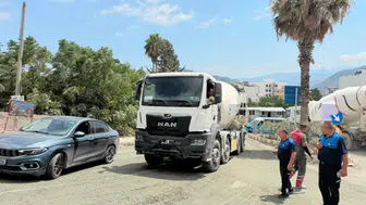 Hatay'da yola beton döken mikser sürücüsüne 191 bin TL ceza