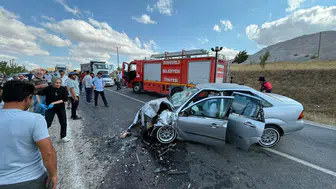 Çorum'da iki otomobil çarpıştı : 7 kişi yaralandı