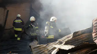Erzurum'da metruk bina alevlere teslim oldu ! İtfaiye yangını büyümeden söndürdü
