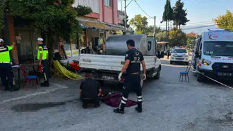 Balıkesir'de geri manevra yapan kamyonun altında kalan yaşlı adam öldü