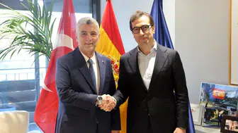 Bakan Bolat İspanyol mevkidaşı ile bir arada
