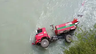 Hakkari'de orman yangınına giden arazöz Zap Suyu'na düştü : 3 yaralı