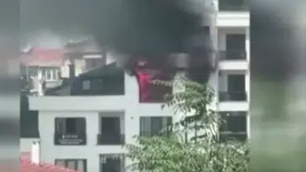 Büyükçekmece'de 5 katlı binada yangın çıktı