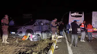 Erzincan'da yolcu otobüsü ile SUV araç çarpıştı : 1'i ağır 7 kişi yaralandı