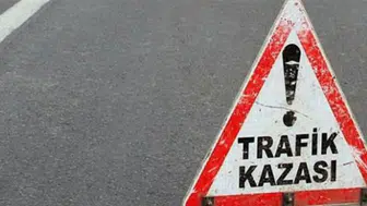 Uşak'ta otomobil ile motosiklet çarpıştı : Sürücü hayatını kaybetti