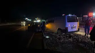 Afyonkarahisar'da otomobil ile kamyonet çarpıştı : 6'sı çocuk 11 yaralı