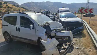 Adıyaman'da hafif ticari araç ile otomobil çarpıştı : 1 yaralı