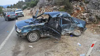 Konya'da otomobil ile tır çarpıştı : Ölü ve yaralılar var