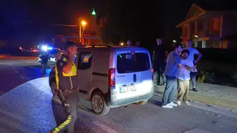 Bursa'da hafif ticari araç kaldırıma çarptı : Kazada 1 yaralı