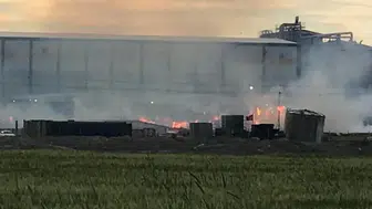 İzmir Tire’de kağıt fabrikasının deposunda yangın çıktı