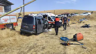Elazığ'da hafif ticari araç tarlaya devrildi : 1'i ağır 5 yaralı