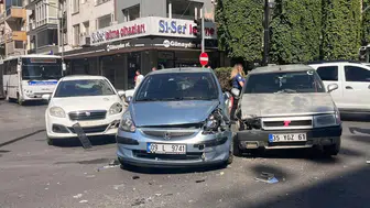 Aydın’da zincirleme kaza : 3 araç birbirine girdi