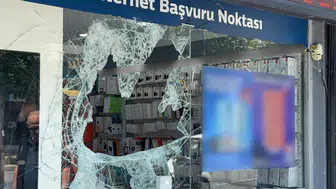 Başakşehir'de maskeli hırsızlar camını odunla kırdıkları dükkandan 400 bin liralık telefon çaldı