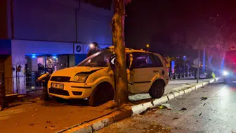Denizli'de otomobil kontrolden çıktı : Sürücü yaralandı