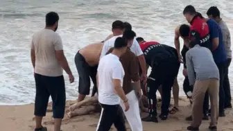 Karaburun'da kıyıda otururken dalganın denize sürüklediği adam hayatını kaybetti