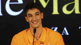 Galatasaray'da yeni transfer Efe Mandıracı için imza töreni yapıldı