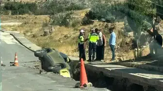 Gaziantep'te otomobil doğal gaz çukuruna düştü : Sürücü yara almadan kurtuldu