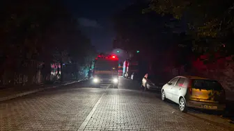 Avcılar'da garajda yangın : 2'si tır 5 araç kullanılmaz hale geldi