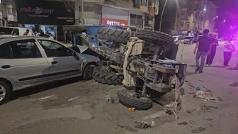 Elazığ'da otomobil ile traktör çarpıştı : 5 yaralı