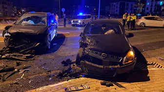 Kırklareli'de iki araç çarpıştı : 8 yaralı