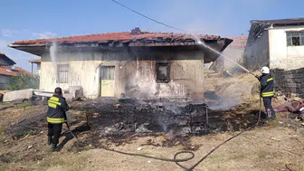 Sivas'ta müstakil bir ev alev alev yandı
