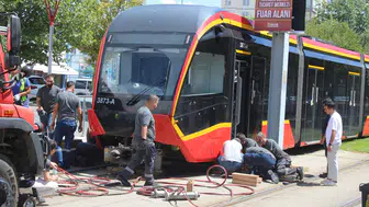 Kayseri’de tramvayın çarptığı 24 yaşındaki kadın ağır yaralandı