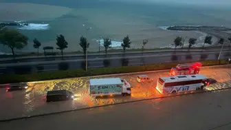 Giresun'da sağanak yağış hayatı olumsuz etkiledi : Karadeniz Sahil Yolu suyla doldu
