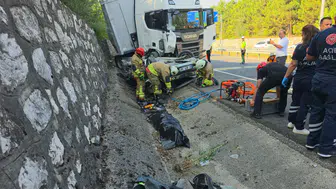 Düzce'de tır otomobile çarptı : Bir kişi hayatını kaybetti
