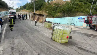 Kocaeli'de çamaşır suyu taşıyan kamyon devrildi : Sürücü yaralandı