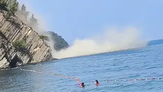 Bursa Mudanya'da denizde yüzenlerin yakınında heyelan