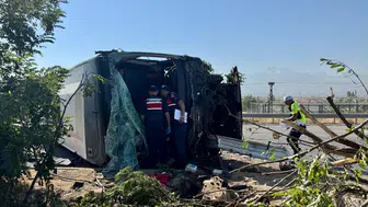 Kayseri'de yolcu otobüsü devrildi: 20 yaralı