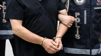 Yuttukları 1 kilo uyuşturucuyla yakalanan 2 şüpheli tutuklandı