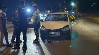 Eskişehir'de otomobille çarpışan motosikletteki 2 kişi yaralandı