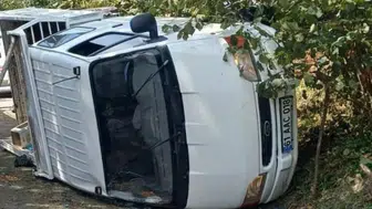 Giresun'da fındık işçilerini taşıyan kamyonet devrildi