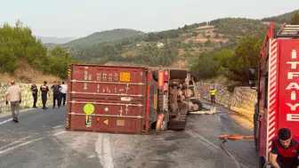 Bilecik'te 2 tır çarpıştı : Sürücü tedavi altına alındı