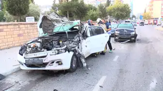 Kartal'da kontrolden çıkan otomobil park halindeki araçlara çarptı : 2 yaralı