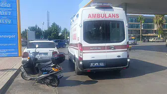 Manavgat’ta korkutan kaza : Motosiklet devrildi, 2 kişi yaralandı