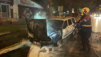 Aydın'da seyir halindeyken yanan otomobil demir yığınına döndü