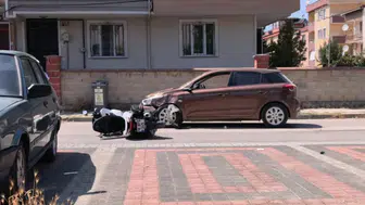Bursa'da motosiklet ile otomobil çarpıştı : 2'si çocuk 3 yaralı