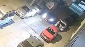 Sultangazi'de otomobile silahlı saldırı : Şüpheliler kaçtı