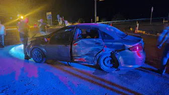 Isparta'da 2 otomobil çarpıştı : 4 kişi yaralandı
