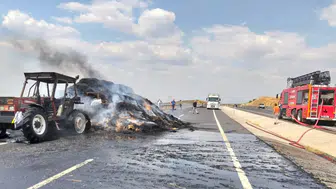 Tekirdağ'da römorkta yangın : Saman balyaları alev alev